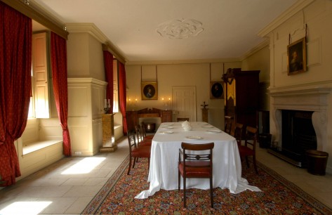 The King’s Dining Room at Kew Palace is furnished as it might have been when the King George III stayed at the palace in early 1800 with a large dining table and a small organ.