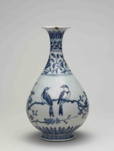 Porcelain bottle with underglaze cobalt blue decoration. Yongle era, 1403–24. Jingdezhen, Jiangxi province. Height 33.5cm; diameter 18.6cm. Sir Percival David Collection. © The Trustees of the British Museum