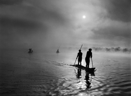 In the Upper Xingu region of Brazil’s Mato Grosso state, a group of Waura fish in the Piulaga Lake near their village. The Upper  Xingu Basin is home to an ethnically diverse population. Brazil, 2005.  © Sebastião Salgado/Amazonas Images/nbpictures