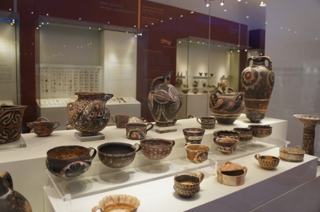 Kemaris Ware, 1900–1700 BC, beautifully arranged and illuminated