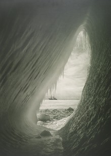 Herbert Ponting, Grotto in an iceberg, 5 January 1911