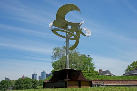 Mark di Suvero,  Po-um (Lyric) (2003)  Steel, stainless steel