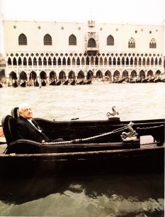 Aurelio Amendola, Giorgio de Chirico, Venice (1972). Colour print