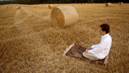 'A Mosque with a Difference’, prayer in a field. © Peter SandersImage courtesy SOAS