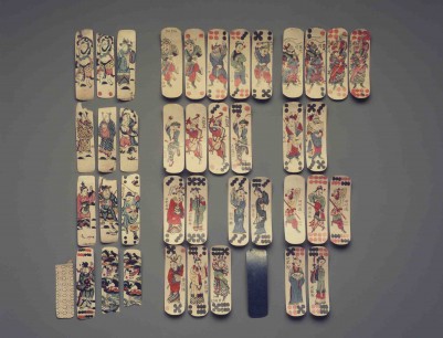 Chinese, Qing Dynasty (1644–1911), Domino Cards or Actor Cards with Scenes from Peking Opera Plays, 41 cards, ink and color printed on paper. Courtesy Brooklyn Museum, New York.