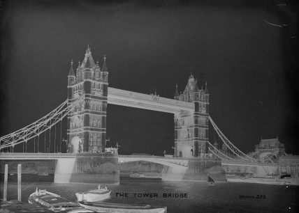 Christina Broom (1863–1939) Tower Bridge Negative, made around 1903–10 © Christina Broom/Museum of London