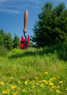 Claes Oldenburg & Coosje van Bruggen. Plantoir, 2001. Stainless steel, aluminum and fiberglass, painted, 287 x 53 x 42 ins. Gift of Fred and Lena Meijer. © Claes Oldenburg and Coosje van Bruggen