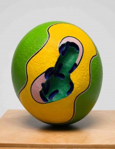 Ken Price, G.L. Green (1964). Fired & painted clay on wood base, 6.25x5x5 ins. Betty Lee and Aeron Stern Collection © Ken Price Photo © Fredrik Nilsen