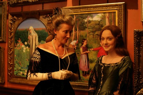 Lady Eastlake (Emma Thompson) and Effie Gray (Dakota Fanning)