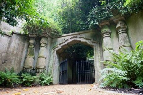 -	The entrance to the Egyptian Avenue. West Cemetery, Highgate   © Hugh Thompson