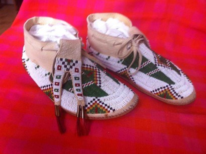 Mo Ally, Fully beaded 1880-style Lakota moccasins