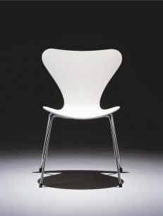 Fritz Hansen, Series 7 chair