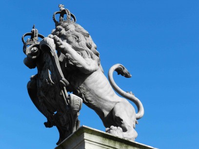 Lion sculpture on Main Gate to Hampton Court