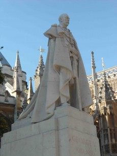 Wiilliam Reid Dick, King George V, outside Westminster Abbey, London