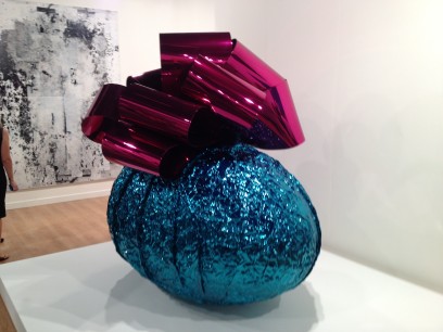 Jeff Koons, Baroque Egg with Bow. Photo: John Varoli, reproduced with permission