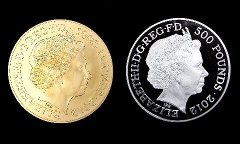 The obverse of the gold and silver kilogram coins showing the H.M. The Queen's effigy