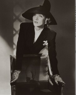 Horst, Marlene Dietrich, New York, 1942  ©Condé Nast /Horst Estate