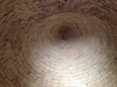 Mycenae: inside a beehive tomb, looking up at the roof, Photo: Stephen Kingsley