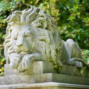 The tomb of George Wombwell (1788–1850), owner and founder of Wombwell's  Menageries, under a statue of Nero, his lion.  West Cemetery  © Hugh Thompson