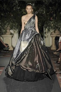 Nicholas Oakwell  Autumn-Winter 2011 Ironside Backdrop Gown © Nicholas Oakwell Couture/Catwalking