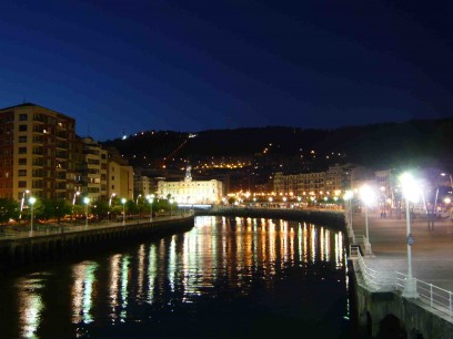 Bilbao: the Nervión and the city at night