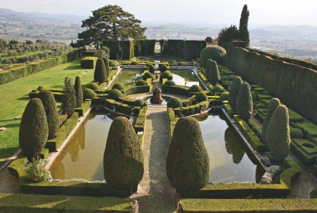 Villa Gamberaia, where the magic of yews and lemon trees is mirrored in the ponds of the terrace overlooking the Arno Valley, at Settignano near Florence, Italy. © Villa Gamberaia