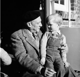 Picasso with the young Antony Penrose