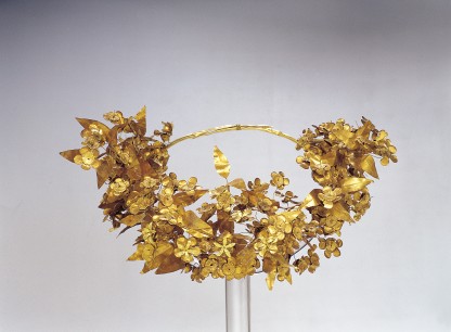 Meda’s wreath from the tomb of Philip II Gold, some 80 leaves and 112 flowers surviving c. 310 BC, diameter 26 cm