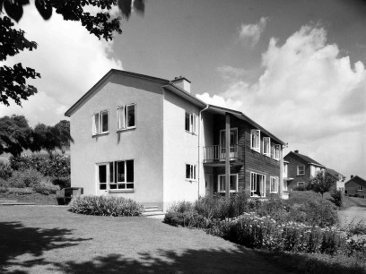 Jessica Albery, 'Cobnuts', Sparepenny Lane, Farningham, Kent. Garden designed by Dame Sylvia Crowe. Courtesy RIBA Library Photographs Collection