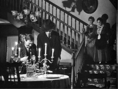  Dr Einstein (Peter Lorre), Jonathan Brewster (Raymond Massey), Martha Brewster (Jean Adair), and Abby Brewster (Josephine Hull) in Arsenic and Old Lace.