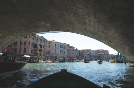 View south below the Rialto bridge, built c.1588, Grand Canal. Photo: Daniel Savoy