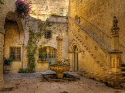 The courtyard, Palazzo Falson