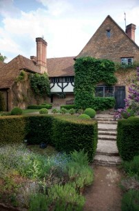 Gertrude Jekyll, The garden at Munstead Wood © Country Life LOW