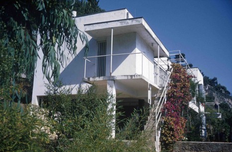 Eileen Gray  House (E 1027 FPH 366 - 1A 6333 ID ) Roquebrune, France  1927 . Photographer Erno Goldfinger