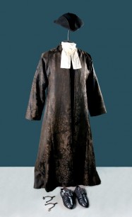 Wesley's gown, shoes and buckles. © The Museum of Methodism & Wesley’s Chapel