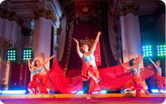 Bollywood dancers Nutkhut at Buckingham Palace © Hayley Madden