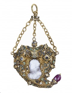 Heart-shaped cameo pendant Scottish, late 16th century Gold, enamels, chalcedony, diamonds and a native-cut ruby. Courtesy National Museums Scotland