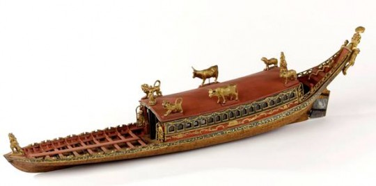 Model of the Shipwrights' Company barge. c. 1780. Painted oak, brass, glass. 265 x 1075 x 180 mm, scale 1:16