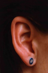 Isa Genzken, Ohr (Ear), 1980. Chromogenic colour print. 175.3×118.1 cm. Collection Museum of Contemporary Art Chicago, gift of Mary and Earle Ludgin by exchange. Courtesy the artist and Galerie Buchholz, Cologne/Berlin. © Isa Genzken