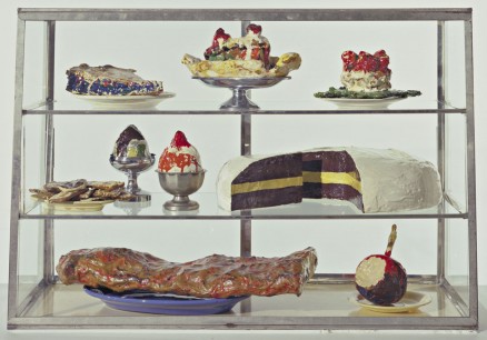 Claes Oldenburg, Pastry Case, I (1961–2). Painted plaster sculptures. 52.7x76.5x37.3 cm. Museum of Modern Art, New York. Sidney and Harriet Janis Collection. ©1961–2 Claes Oldenburg. Photo: MoMA Imaging Services