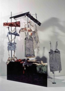 Claes Oldenburg, Lingerie Counter (1962). Cloth soaked in glue & plaster, painted with enamel, with metal, Formica, glass, fluorescent-light fixture. 218x162x127 cm. Ludwig Museum – Museum of Contemporary Art , Budapest. © 1962 Claes Oldenburg