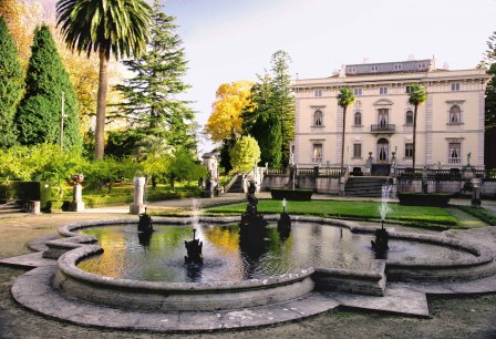 La Quinta: The Italian garden, focused on a low pool, has a pavilion on either side and an abundance of architectural features