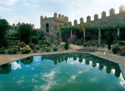 San Segundo: This 3,000 square metre plot nestles in the north-eastern corner of Ávila’s city wall, which is a constant reference point throughout the garden. An octagonal pool reflects the sky, so that it shines like a diamond