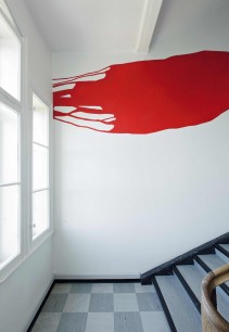 Ute Klein, return, 2010. Acryl, temporary wall painting, 3x9m, serie Le-lieu, Palais Bleu, central stairs, Trogen (canton of Appenzell Ausserrhoden, Switzerland)