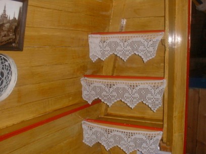 Lace decorations made by barge dwellers. Image courtesy of London Canal Museum