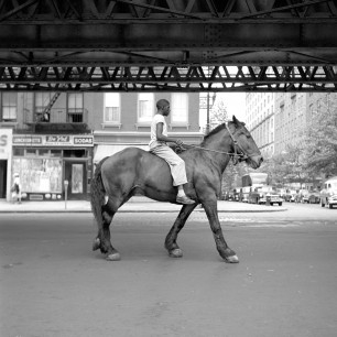 August 11, 1954, New York, NY  ©  Vivian Meyer estate
