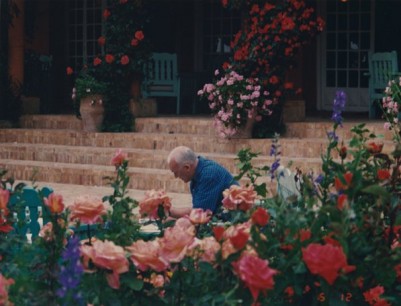 Sean Scully in his garden, courtesy Kerlin Gallery, Dublin